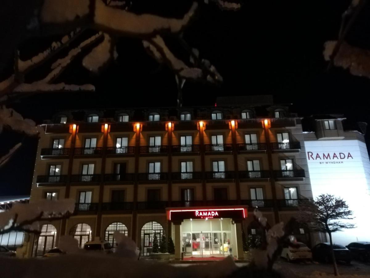 Ramada By Wyndham Van Bagian luar foto