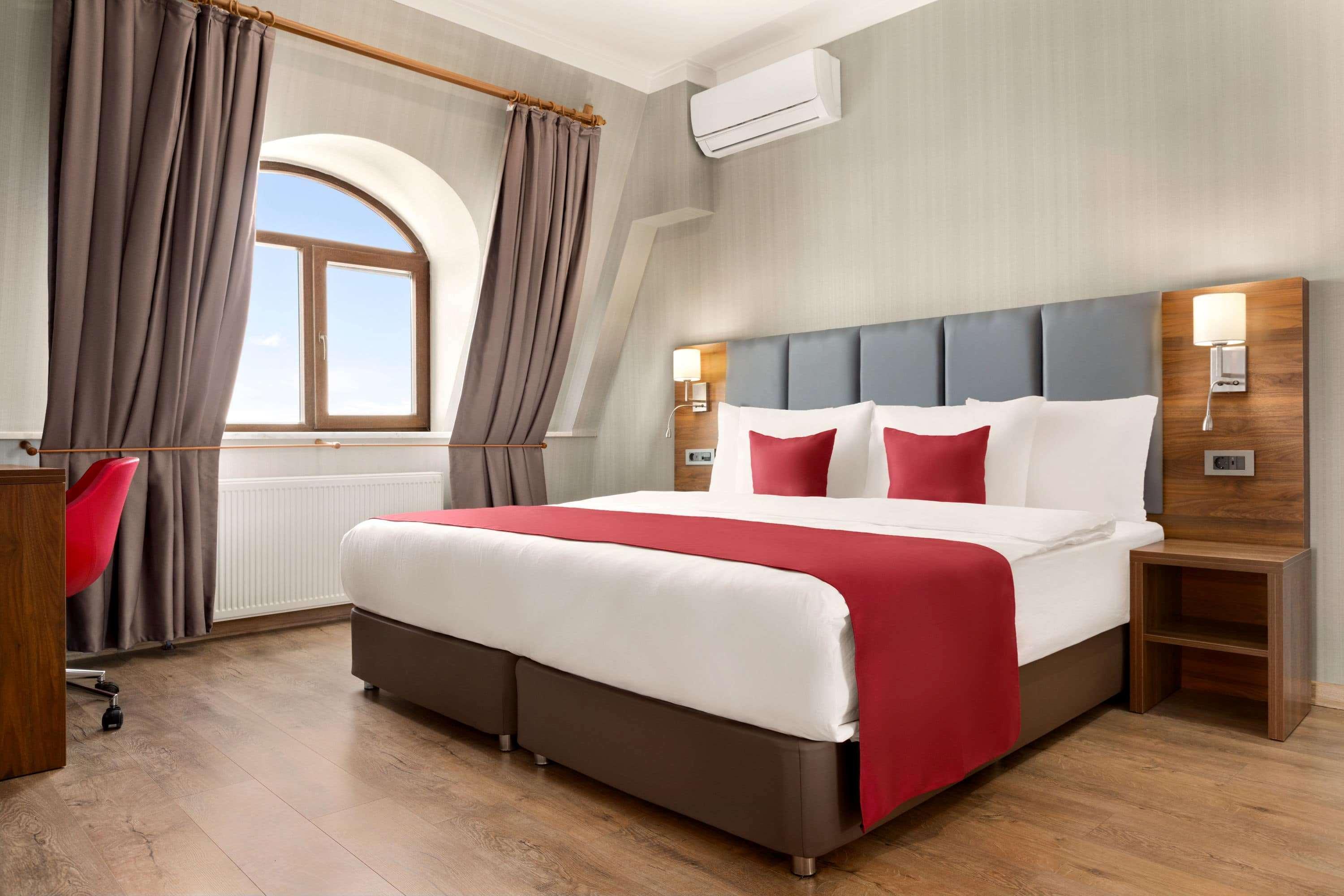 Ramada By Wyndham Van Bagian luar foto