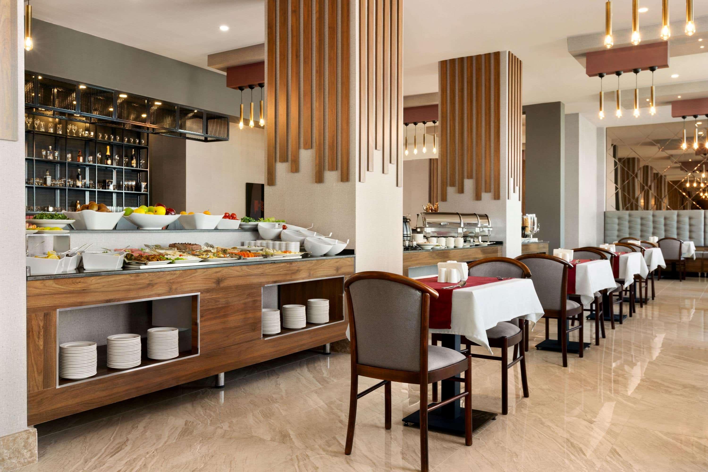Ramada By Wyndham Van Bagian luar foto