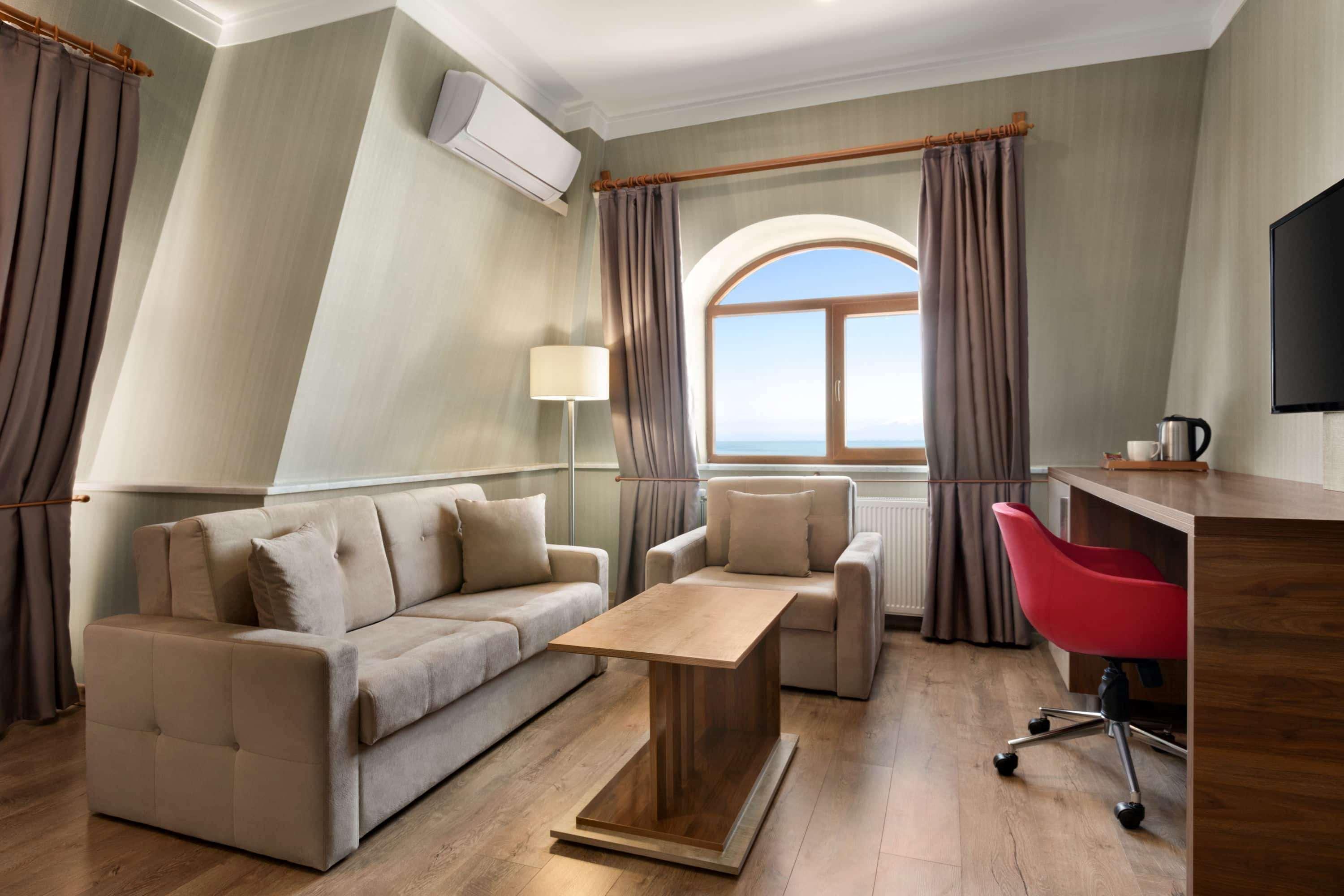 Ramada By Wyndham Van Bagian luar foto