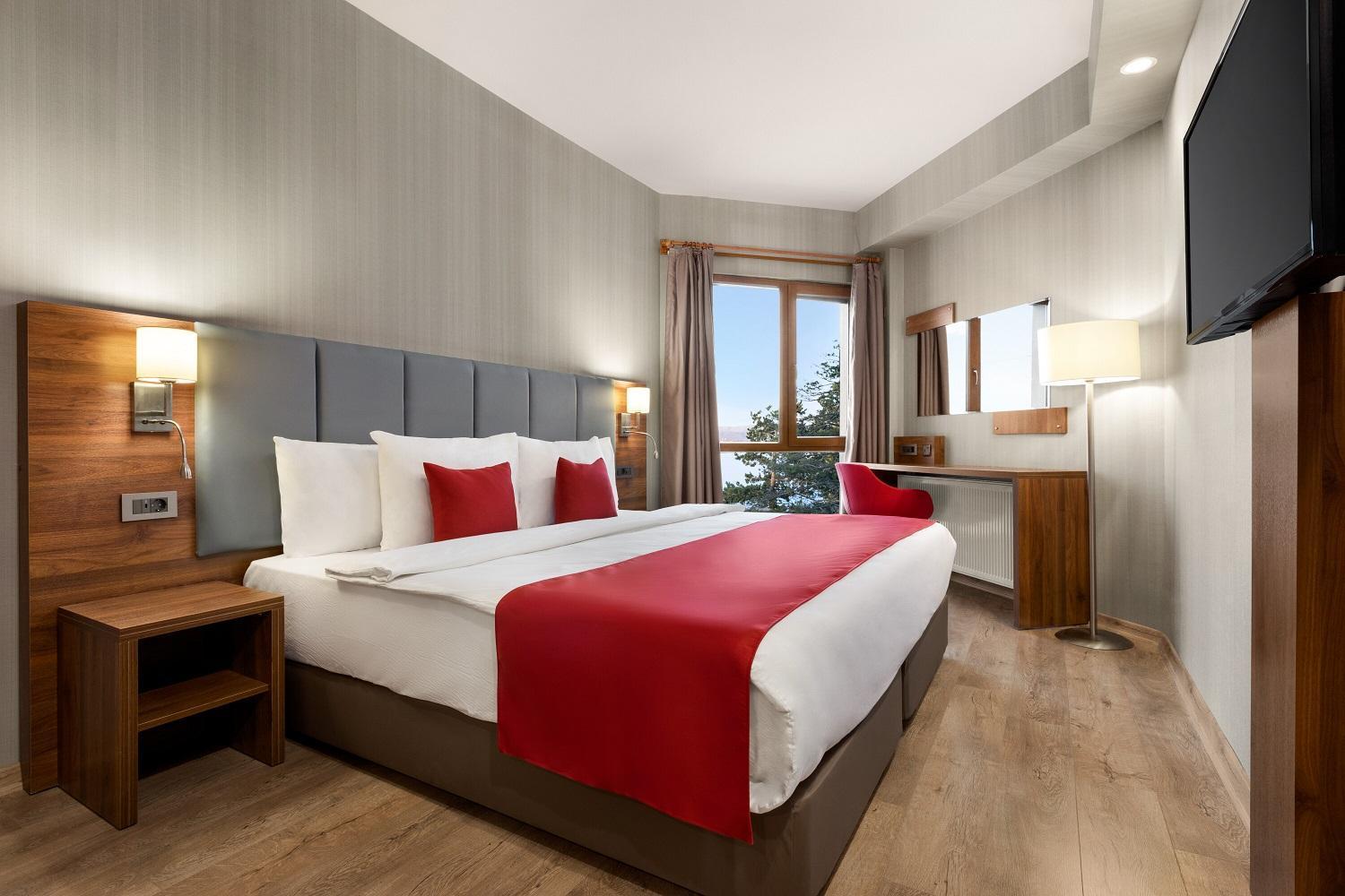 Ramada By Wyndham Van Bagian luar foto