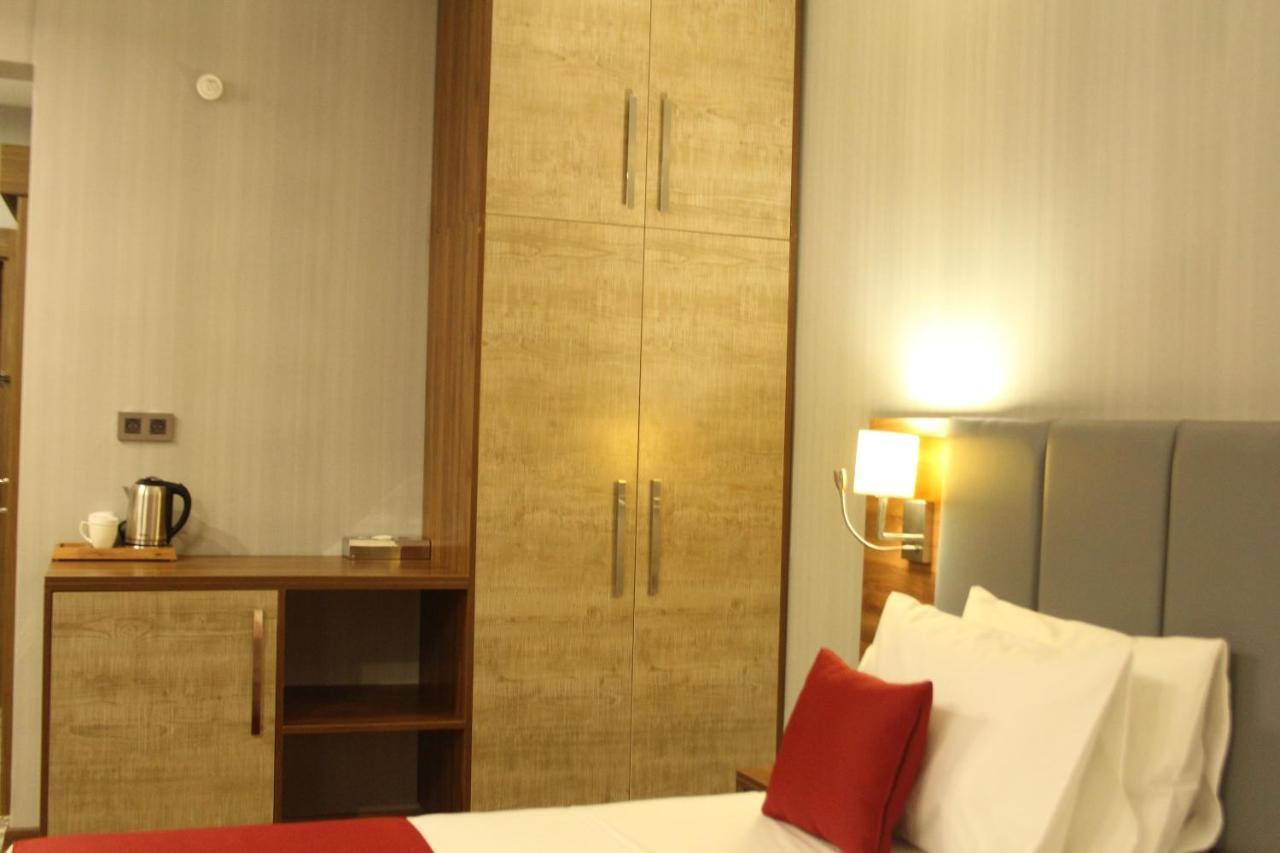 Ramada By Wyndham Van Bagian luar foto